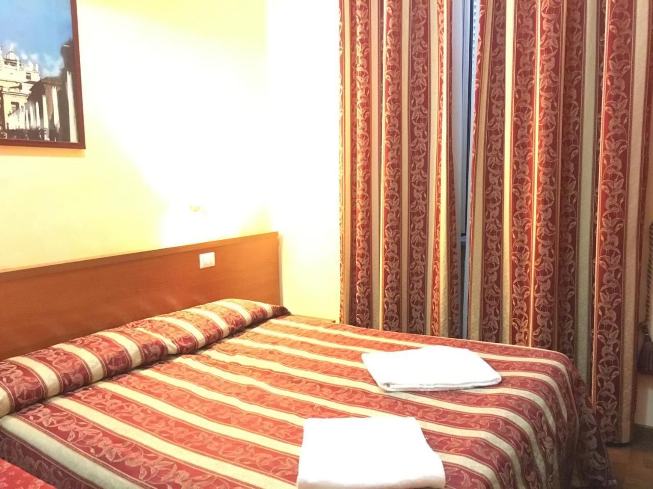 Single Room with Private Bathroom,732804697:JPEG