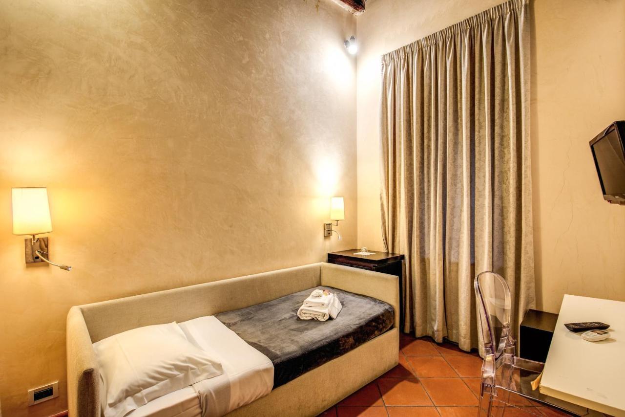 Single Room,743928307:JPEG