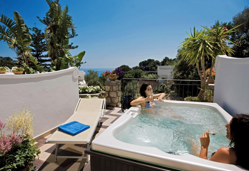 Deluxe Double Room partial sea view Terrace outdoor Jacuzzi