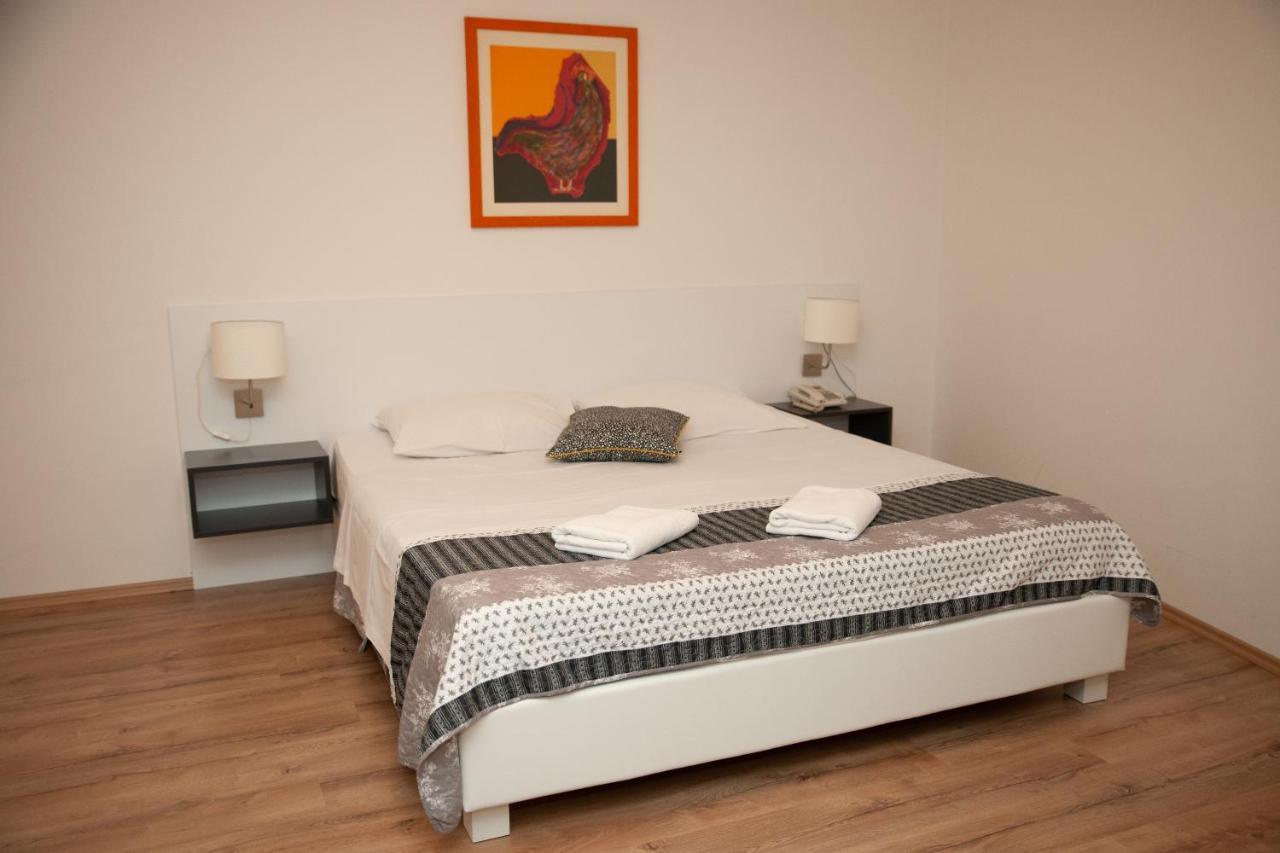 Camera Matrimoniale con Letto Supplementare
