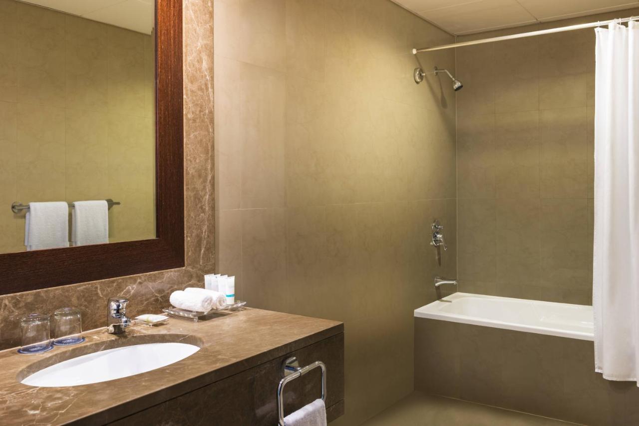 Deluxe room King with Balcony - Complimentary shuttle service to Dubai Mall and Kite Beach,1636005418:JPEG