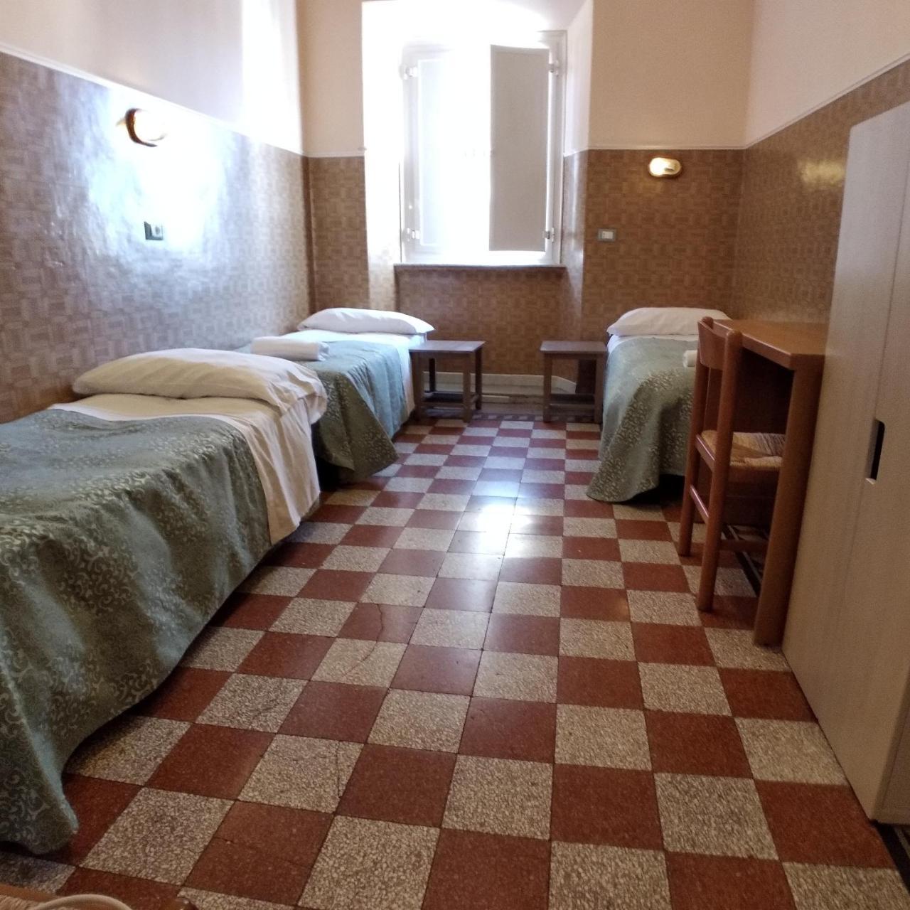 Camera Tripla con Bagno in Comune