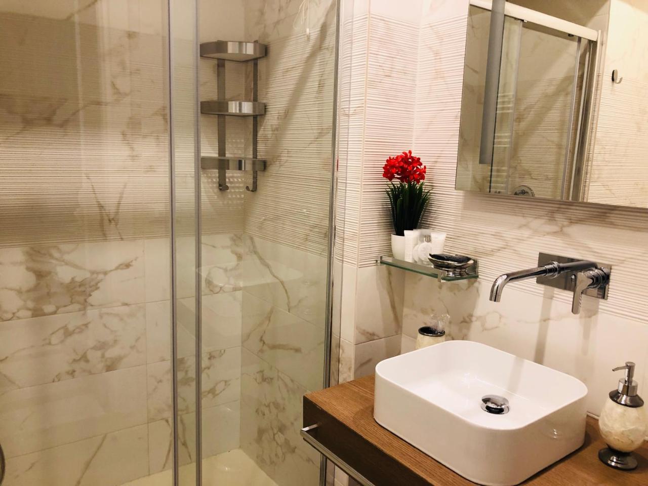 Double Room with Private Bathroom,765739282:JPEG