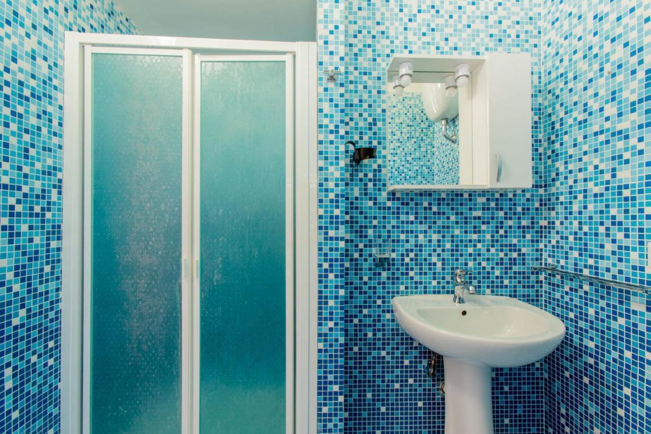 Camera Matrimoniale con Bagno in Comune