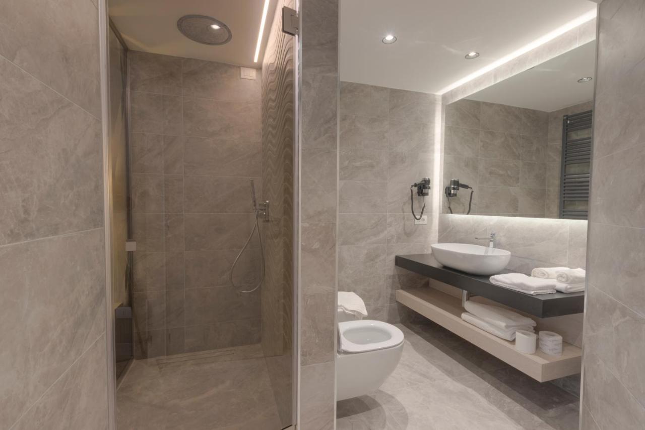 Double Room with Balcony,768610108:JPEG