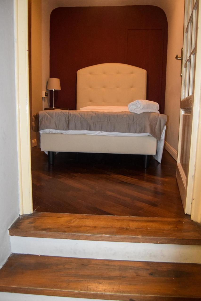 Single Room with Shared Bathroom,769203808:JPEG