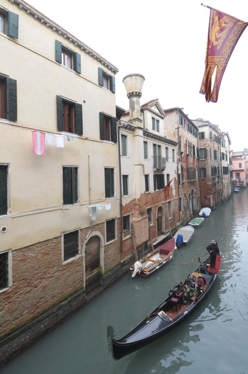 Camera Matrimoniale Superior con Vista Canale