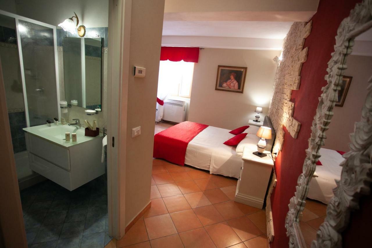 Large Double Room,779495640:JPEG