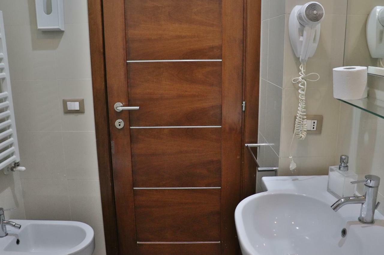 Camera Matrimoniale/Doppia con Letti Singoli con Bagno Privato
