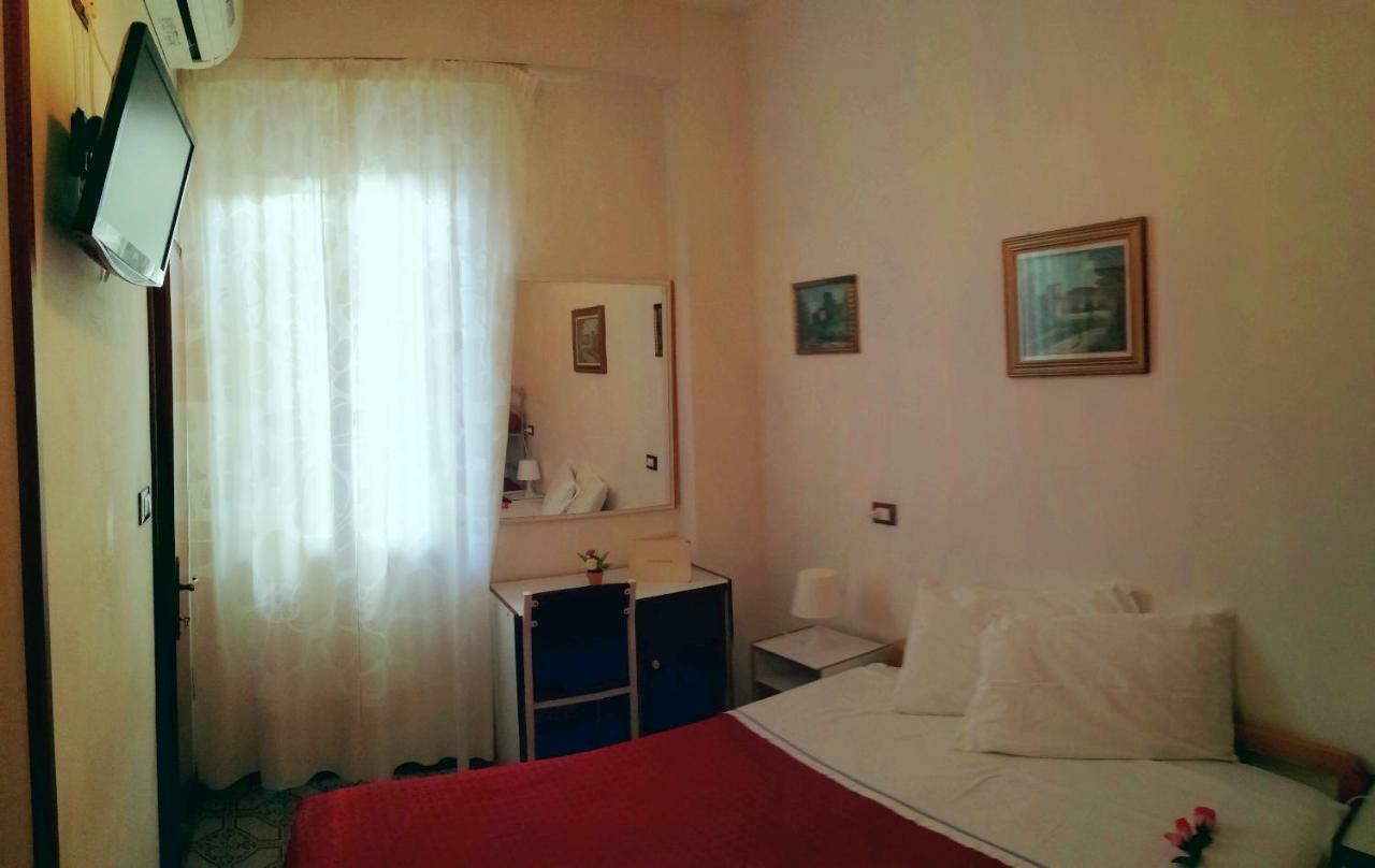 Single Room,786165186:JPEG