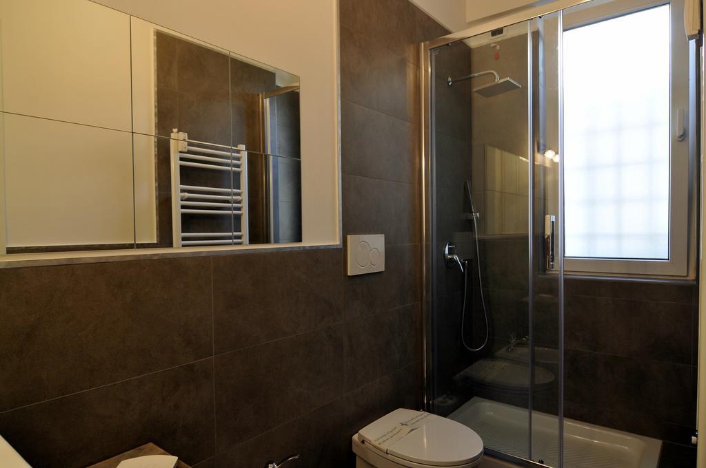 Camera Matrimoniale con Bagno Privato Esterno e Balcone
