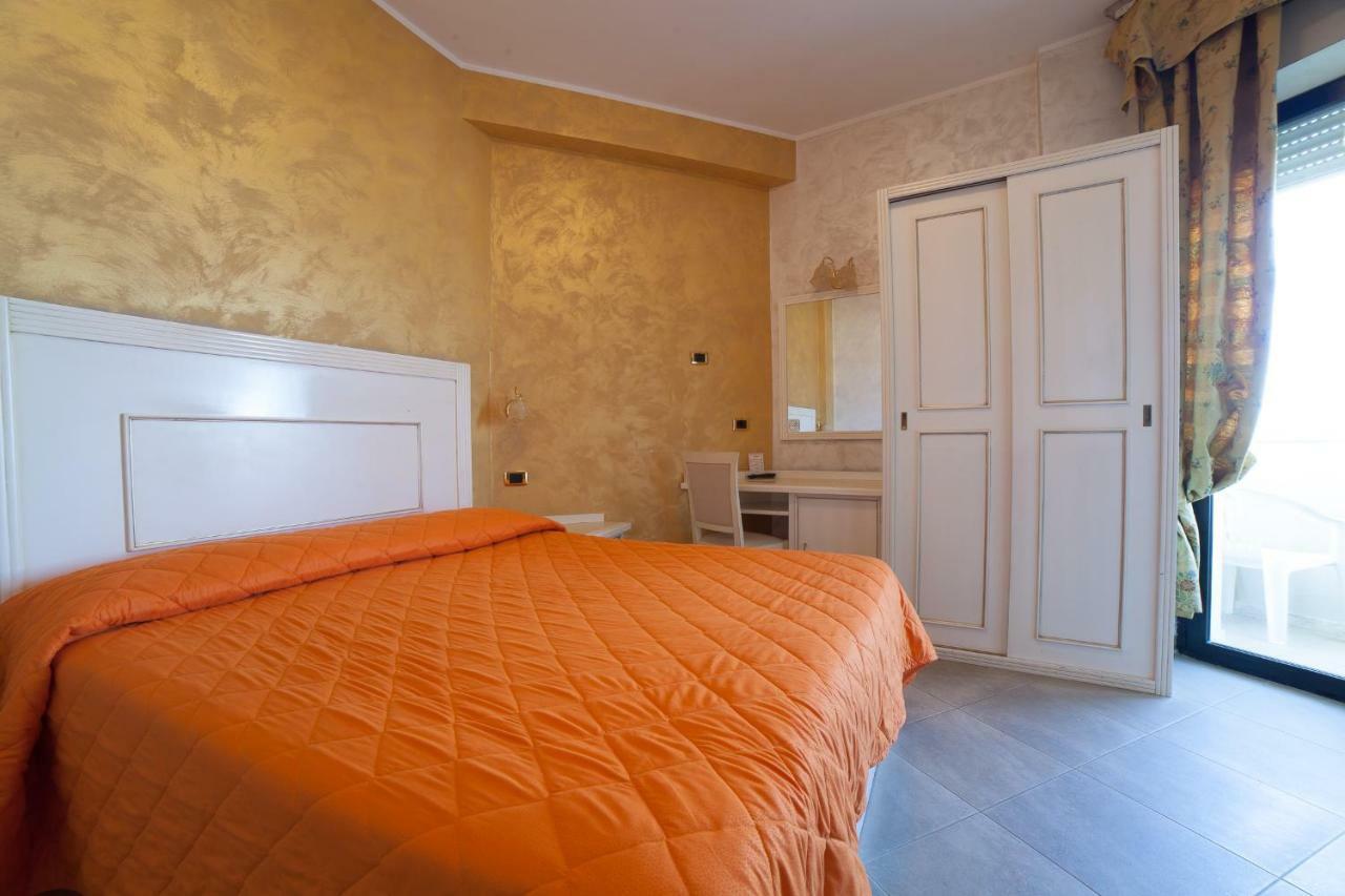 Double or Twin Room with Sea View,799633611:JPEG
