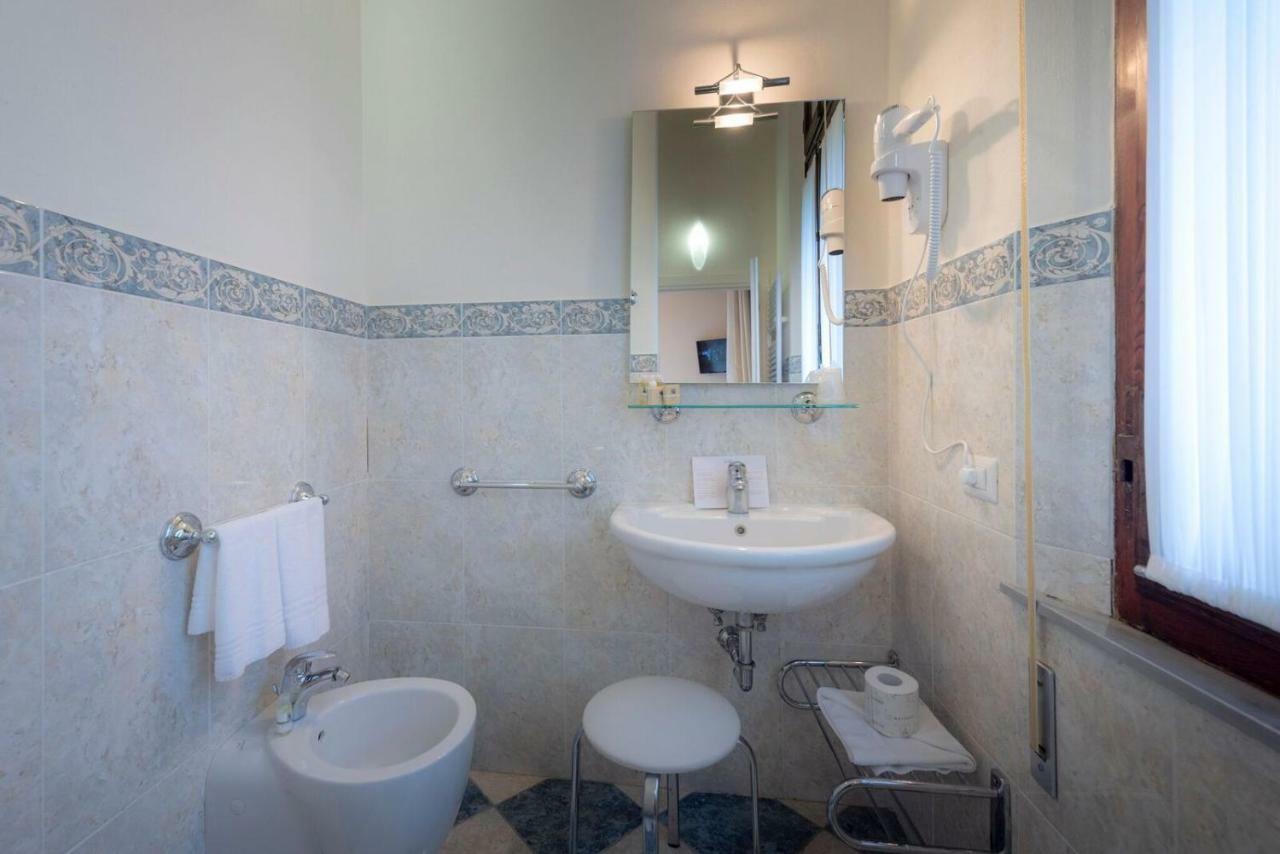 Deluxe Double Room with Balcony,1223941528:JPEG