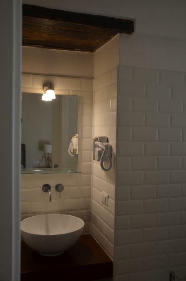 Deluxe Double Room with Balcony,819713192:JPEG