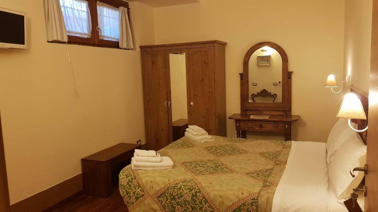 Large Double or Twin Room,812439240:JPEG
