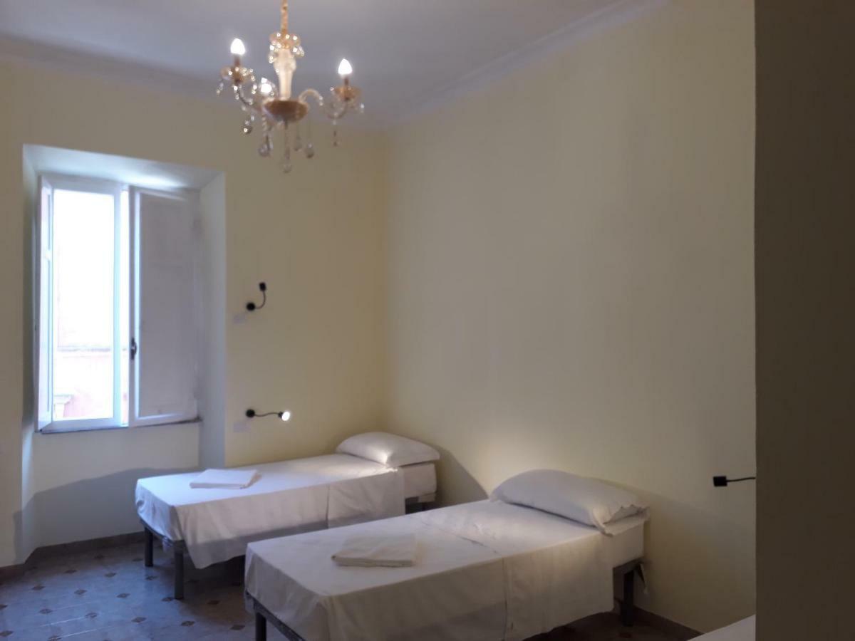 Posto Letto in Dormitorio Misto con 4 Letti