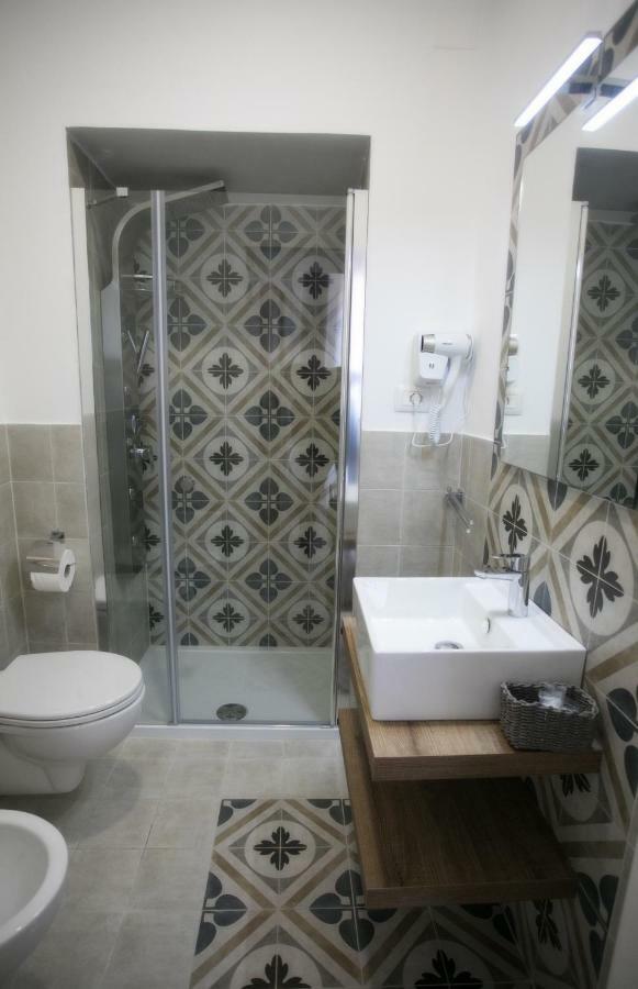Deluxe Double Room with Side Sea View,819950012:JPEG