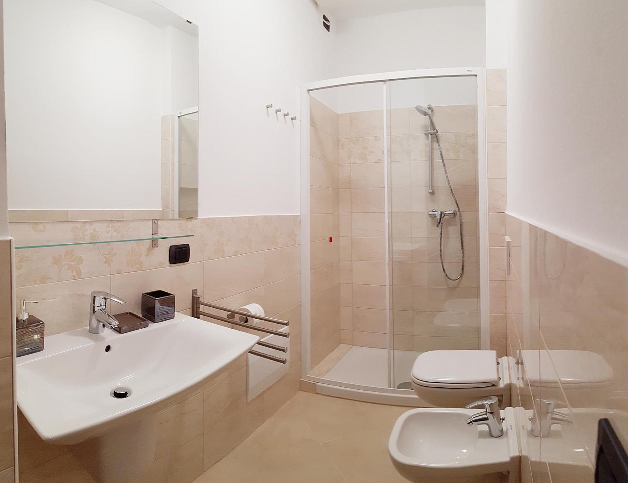 Camera Matrimoniale/Doppia con Letti Singoli con Bagno Privato Esterno