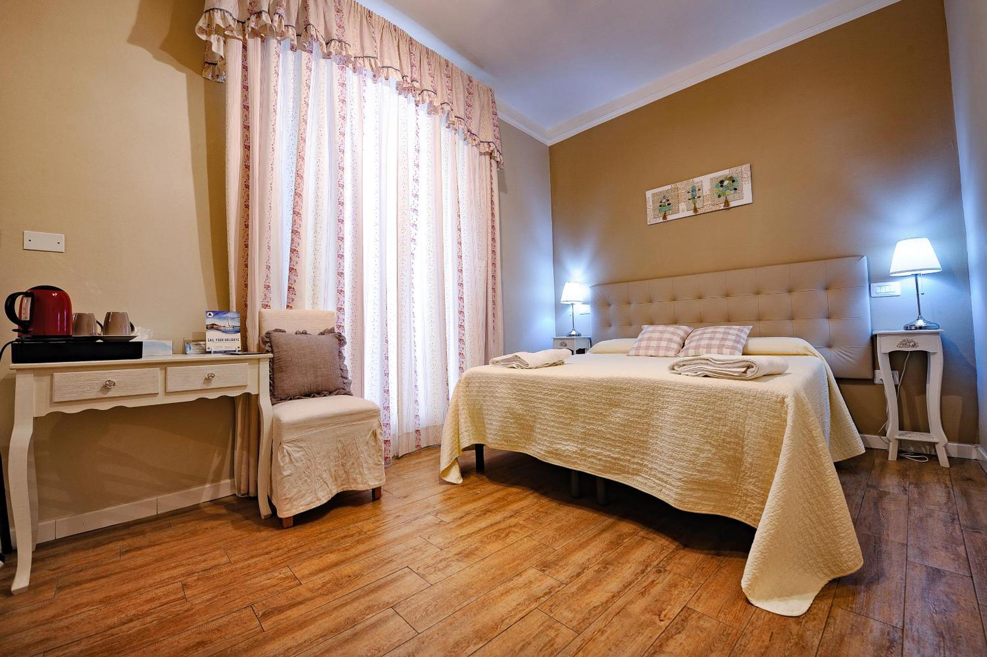 Double or Twin Room Private Bathroom