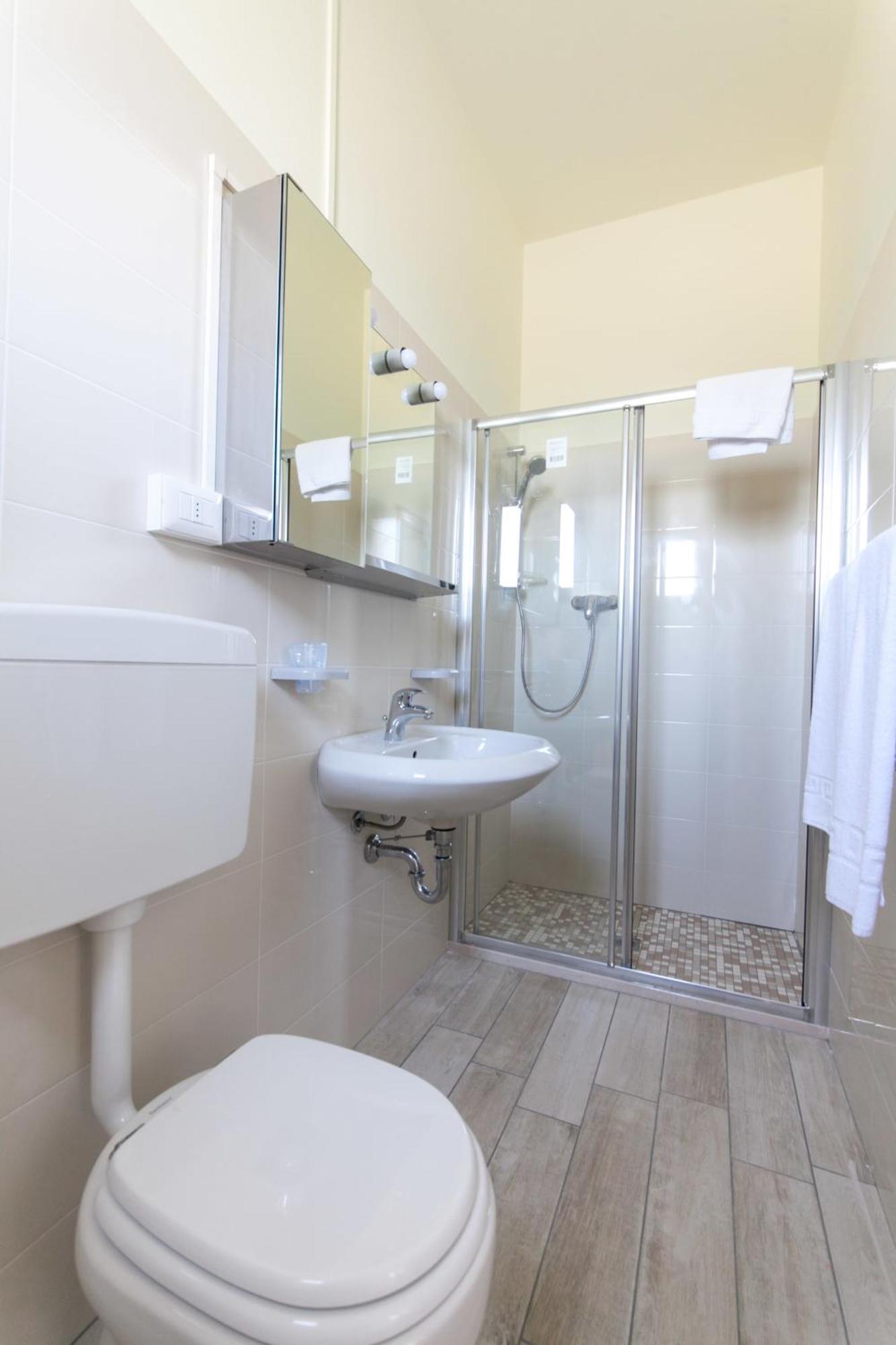 Double or Twin Room Private Bathroom,1590375451:JPEG