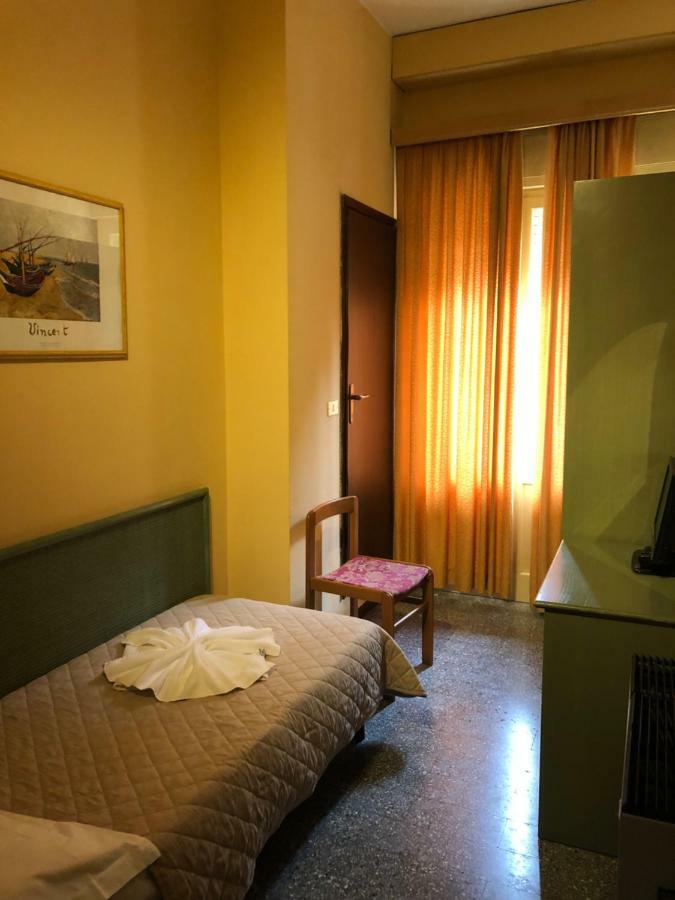 Single Room with Balcony,65210254:JPEG