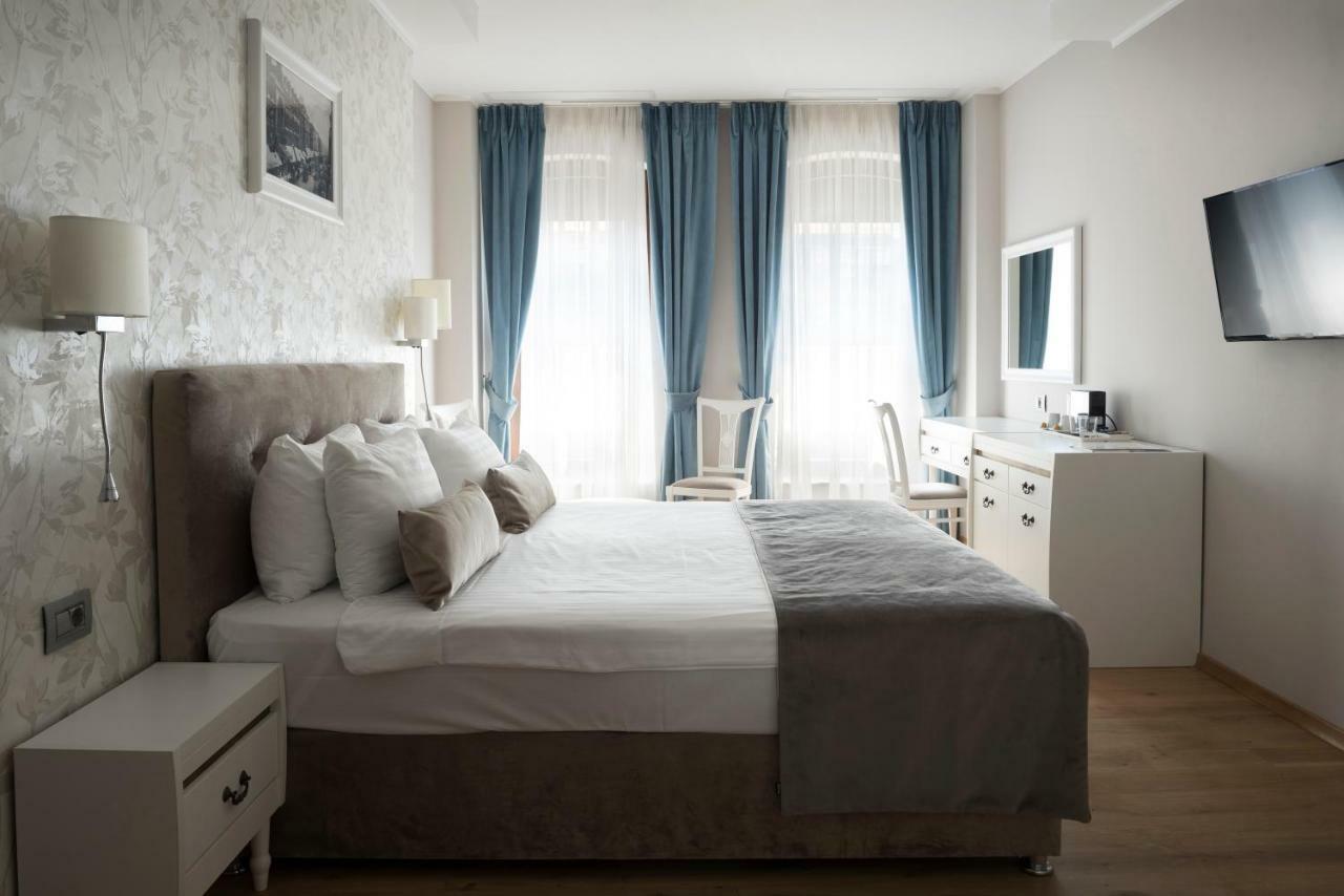 Deluxe Superior Room