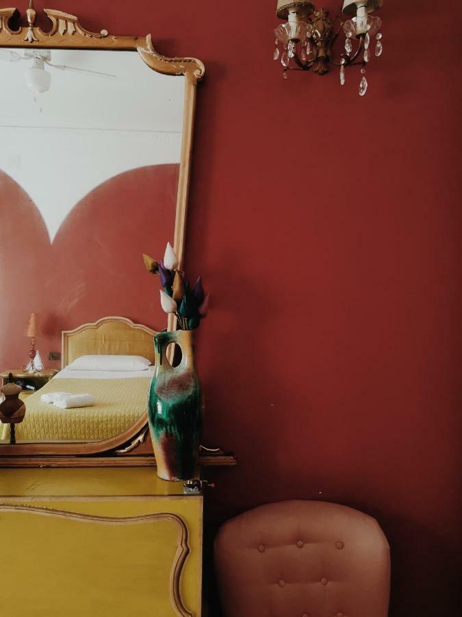 Camera Tripla