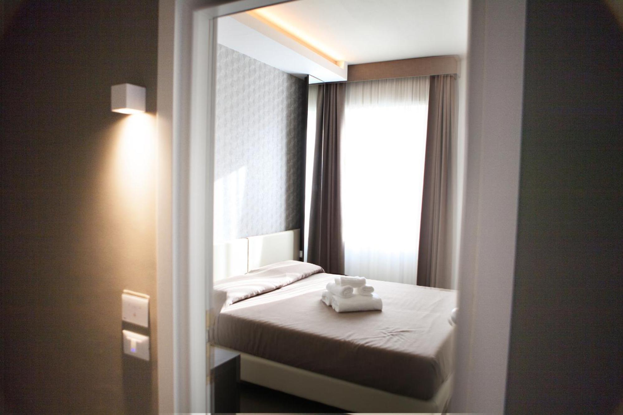 Budget Double or Twin Room,1091472102:JPEG