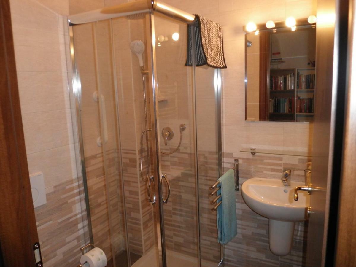 Camera Doppia con Letti Singoli con Bagno Privato Esterno