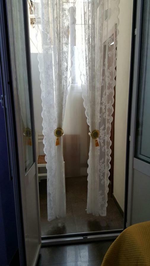 Single Room,863616536:JPEG