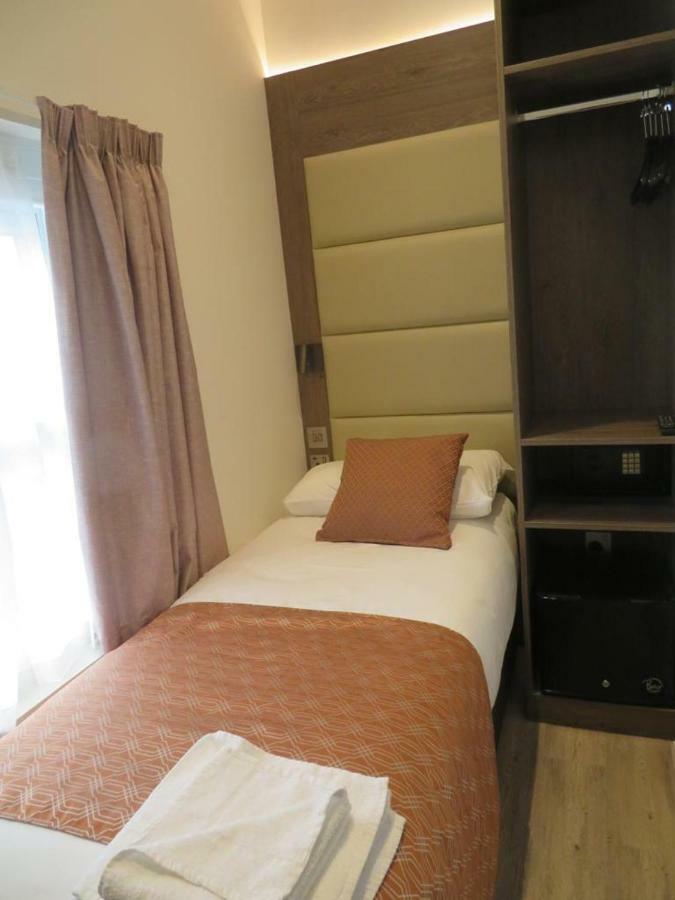 Budget Single Room,878999354:JPEG