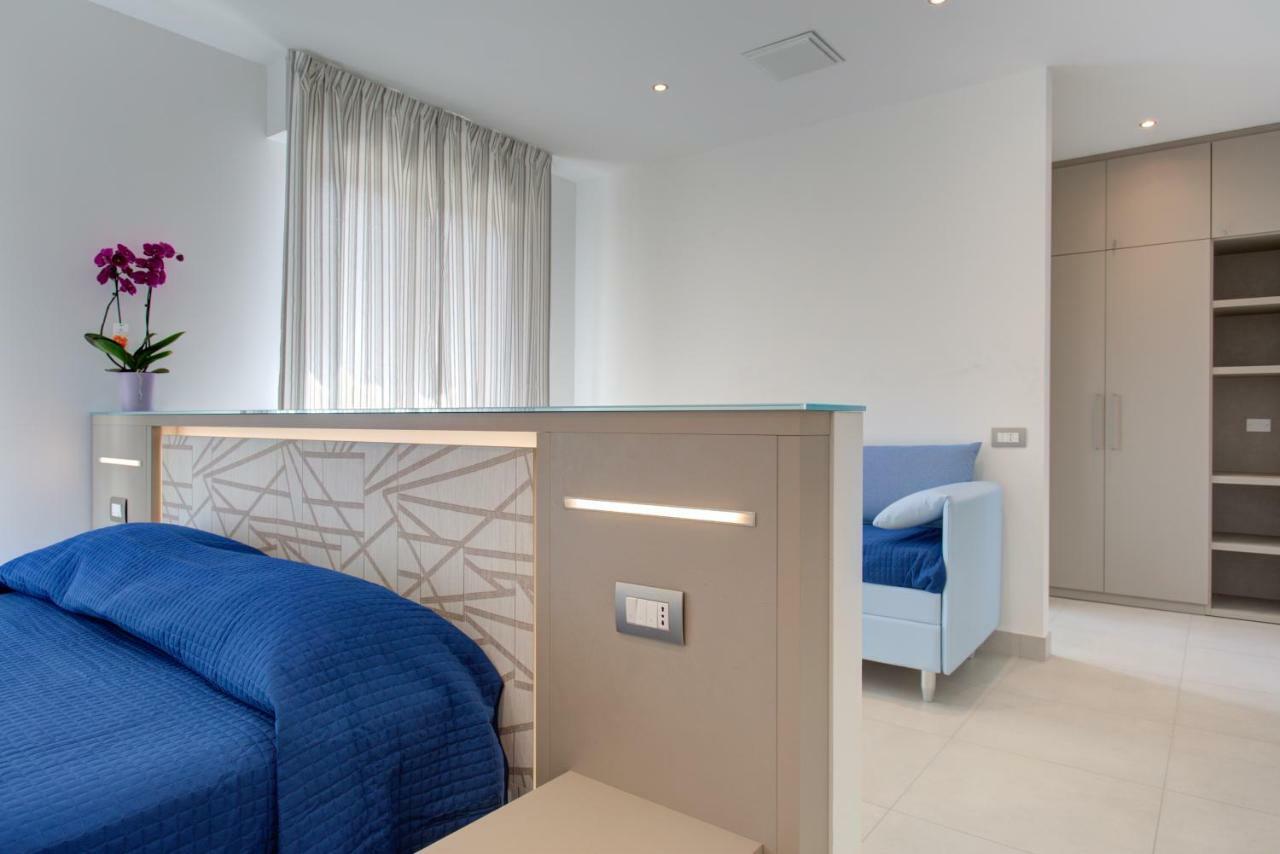Deluxe Triple Room,883951858:JPEG