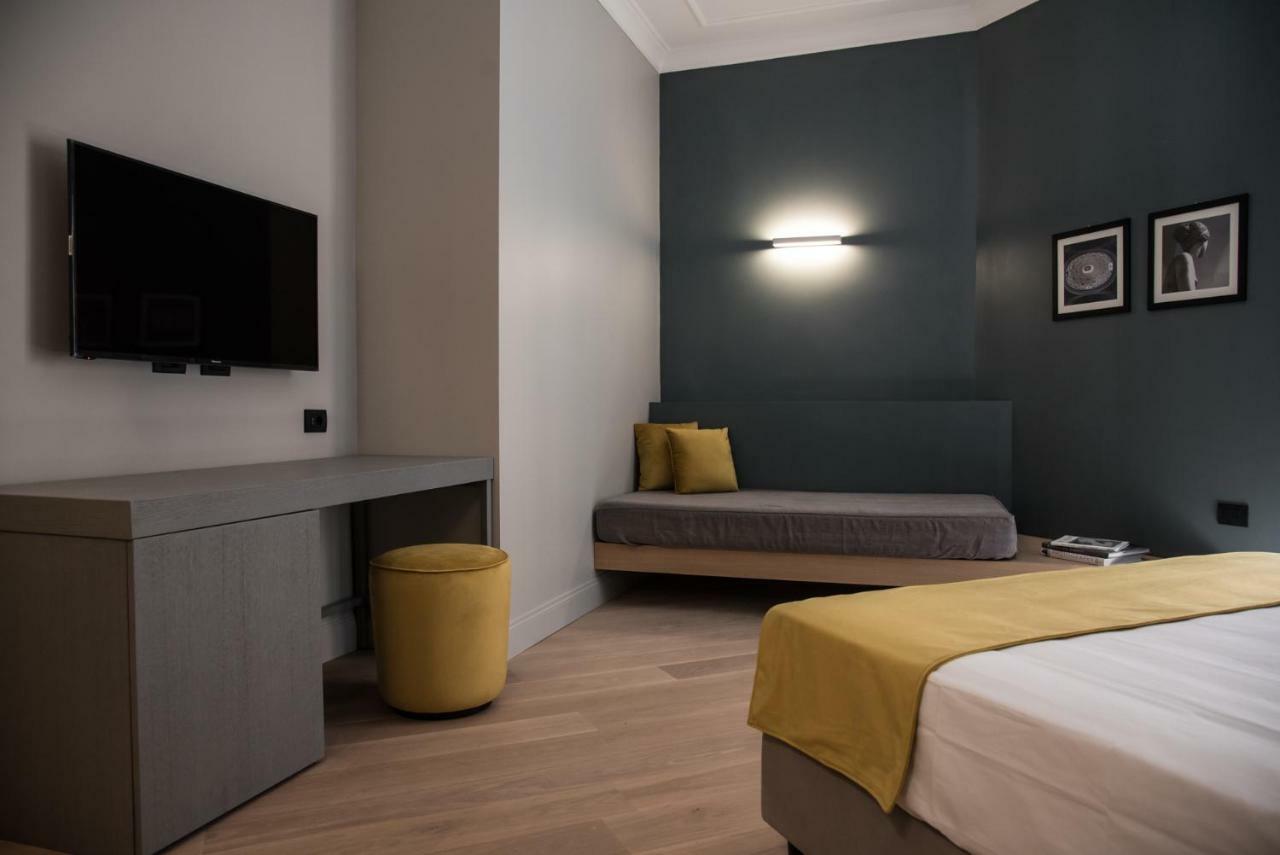Deluxe Double Room with Extra Bed,884379736:JPEG