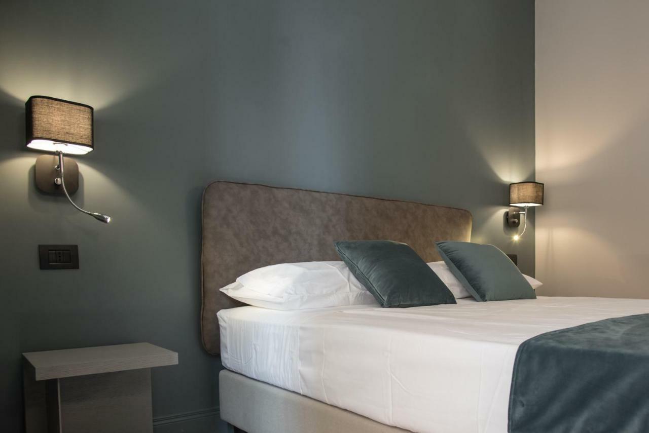 Standard Double Room,884380702:JPEG