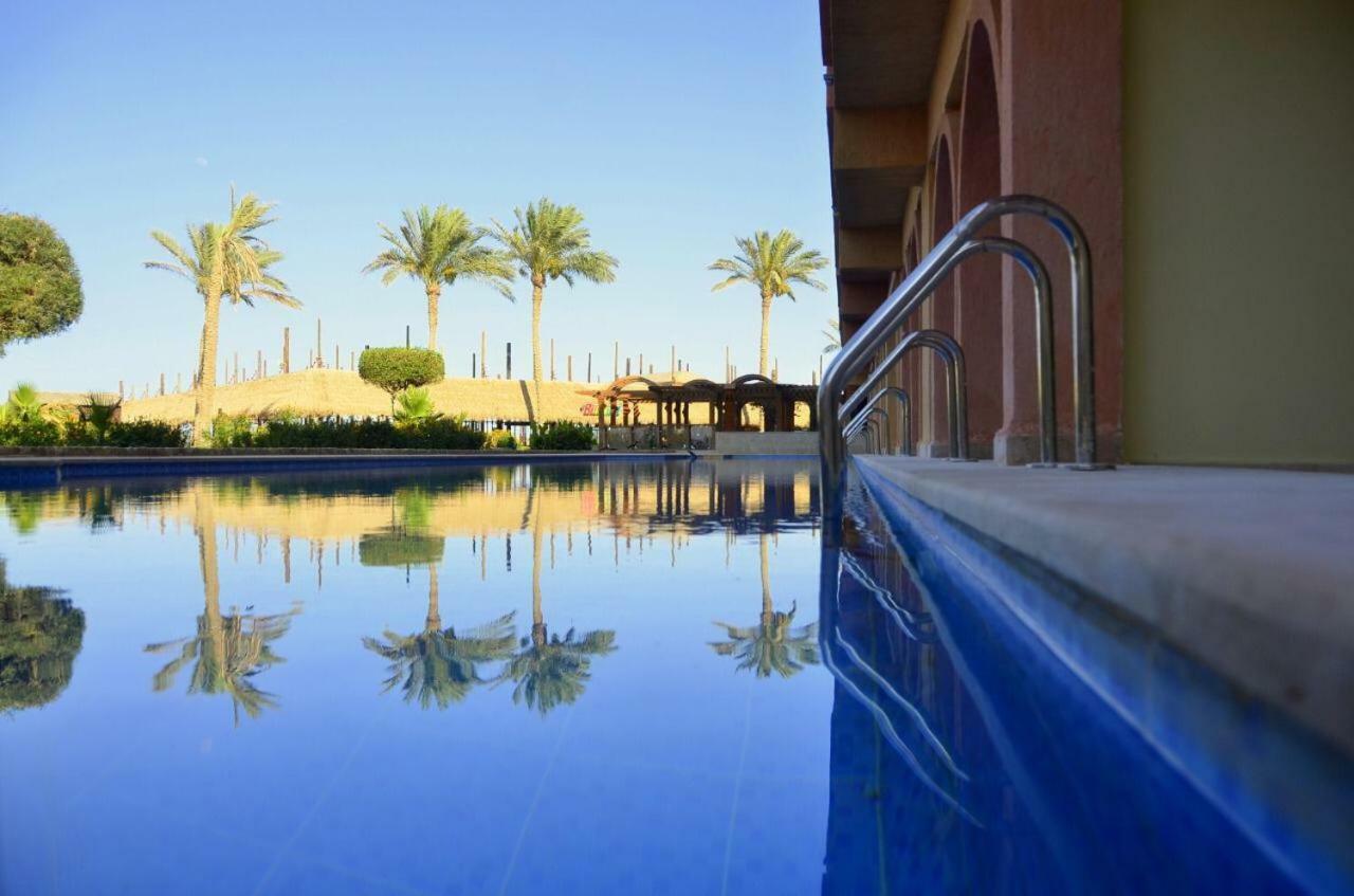Swim Up Golden Triple Room Adults Only,1212392323:JPEG