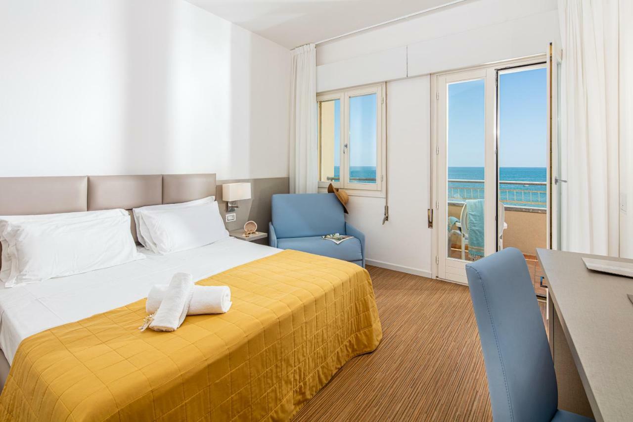 Classic Connecting Double Rooms with direct Sea View