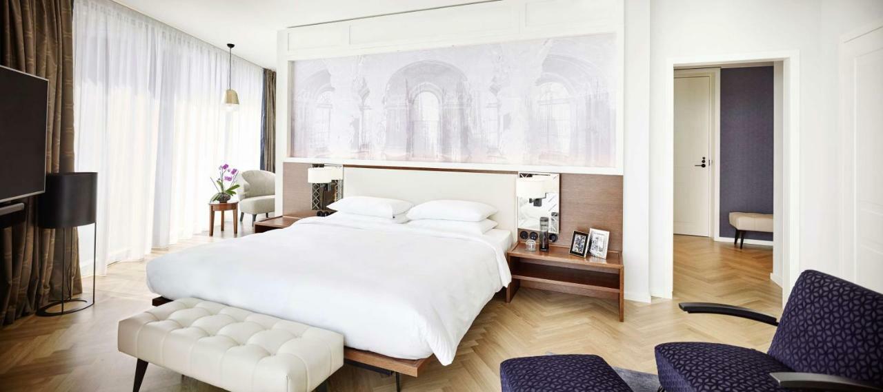 Premium King Suite with Skyline View