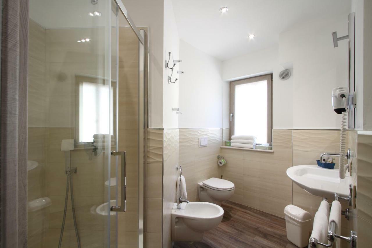 Deluxe Double Room with Balcony,891712324:JPEG