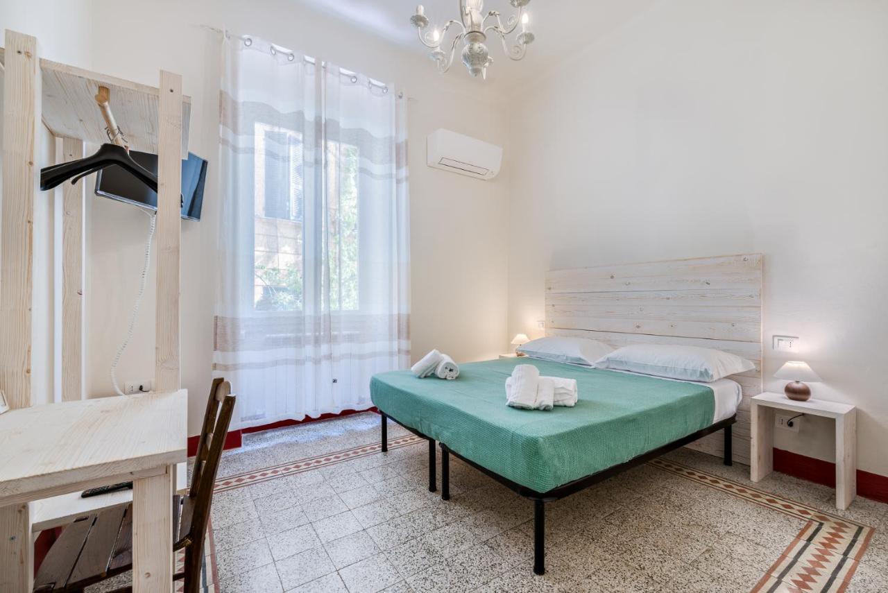 Camera Matrimoniale con Bagno in Comune