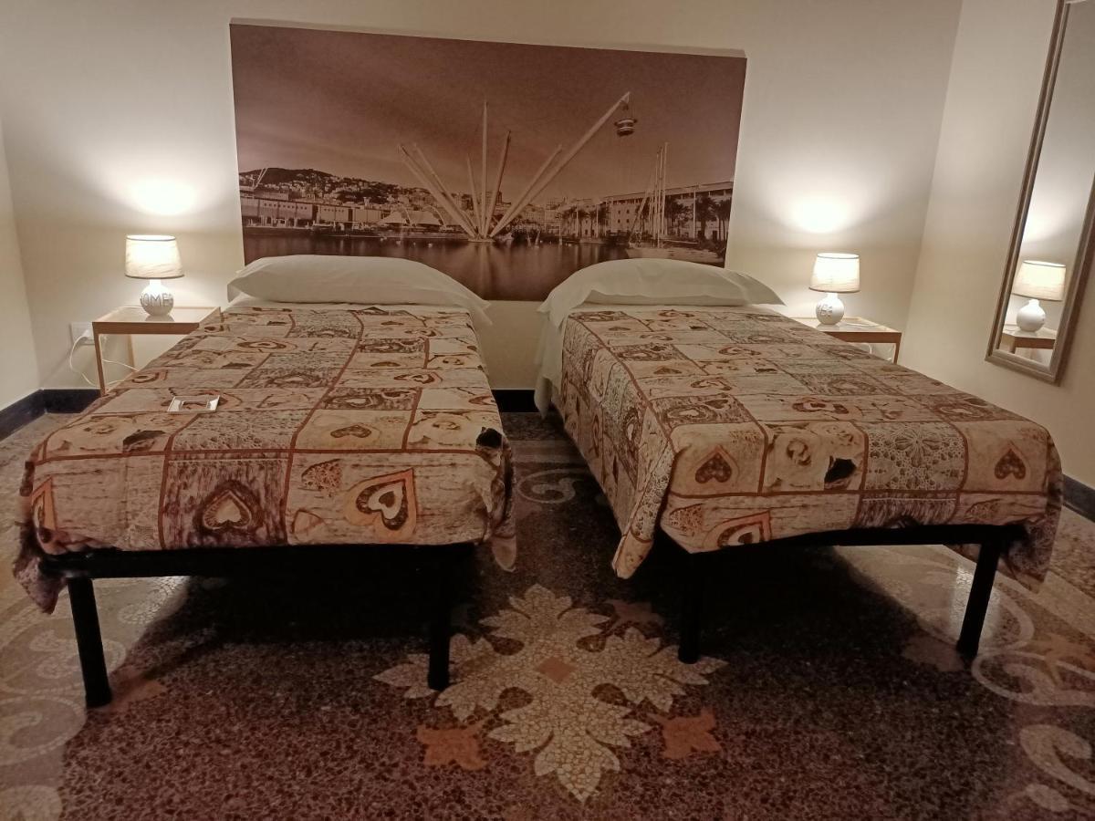 Camera Matrimoniale/Doppia con Letti Singoli con Bagno in Comune