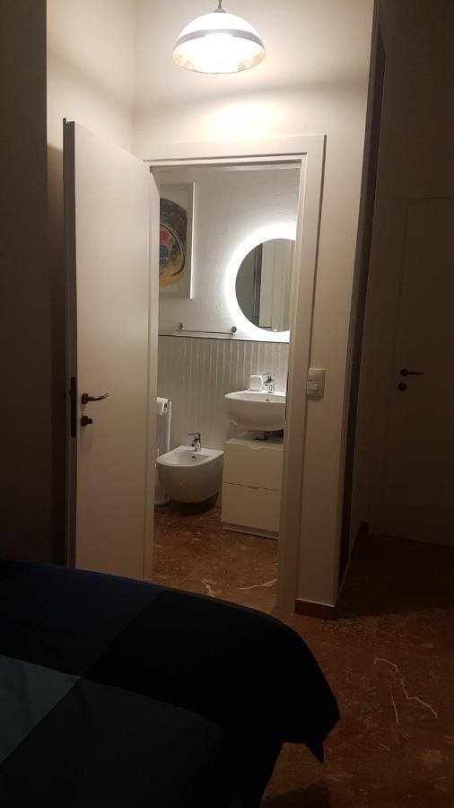 Room with Internal Private Bathroom