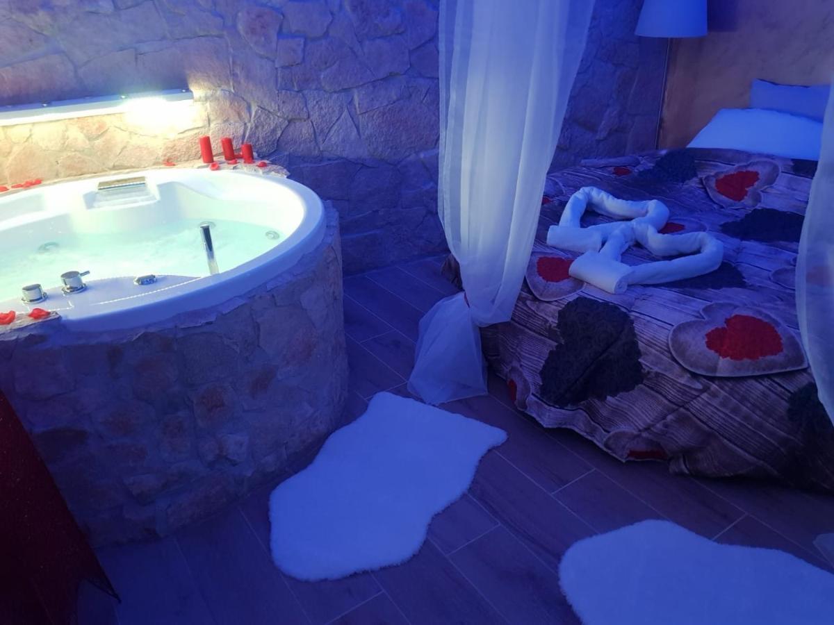 Double Room with Spa Bath,943188100:JPEG