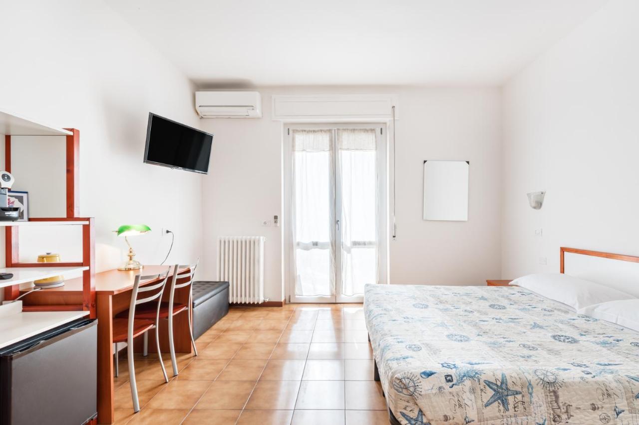 Camera Tripla con Bagno Privato e Balcone