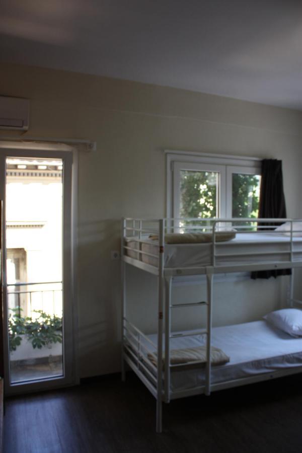 Posto Letto in Dormitorio Femminile con 6 Letti