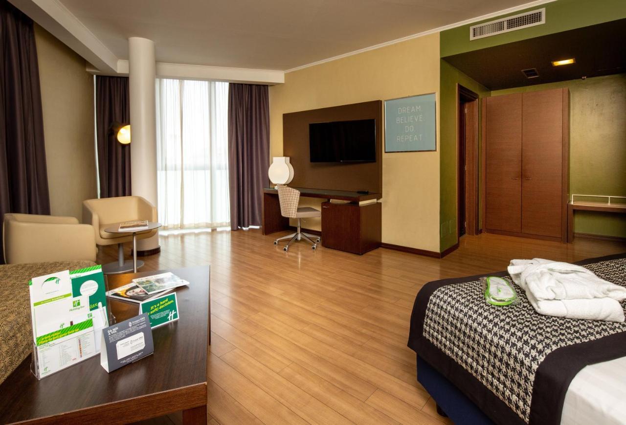 Family Room,1168175197:JPEG