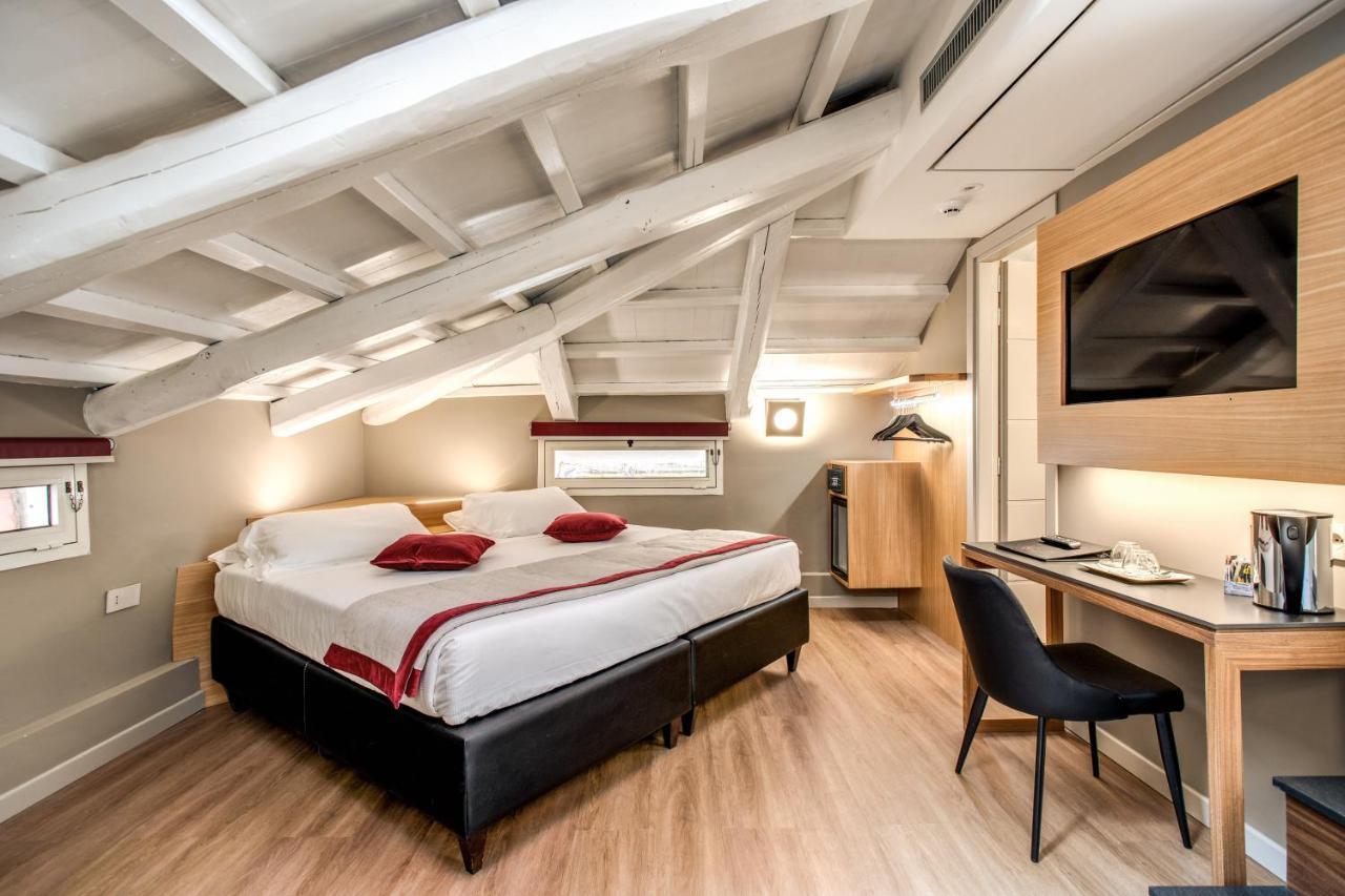 Deluxe Triple Room,988006084:JPEG