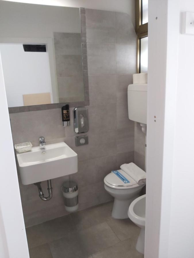 Single Room,1126618977:JPEG