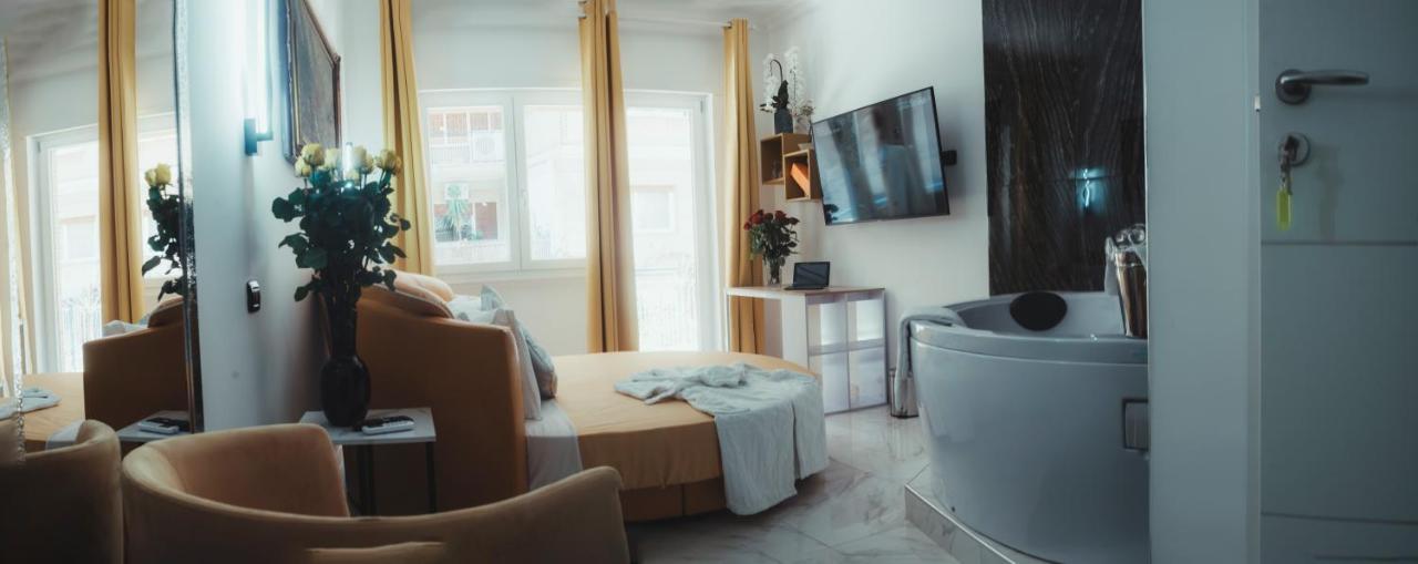 Honeymoon Suite,996526003:JPEG