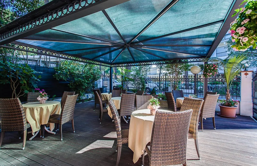 Hotel Villa Pina-1