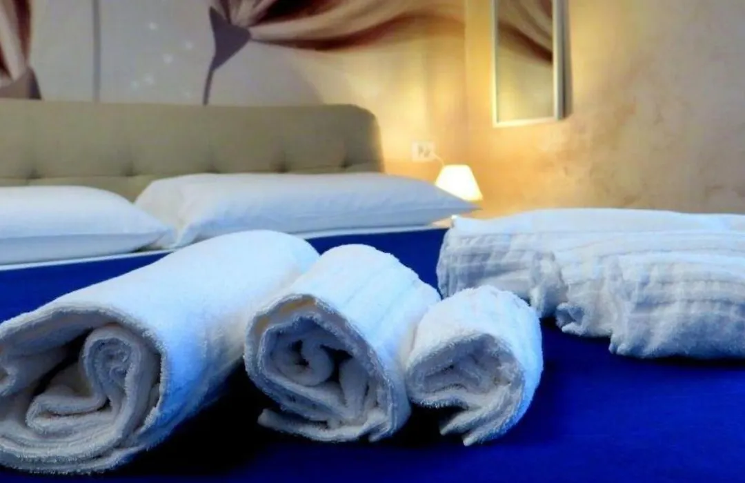 Deluxe Rooms And One Chilling Jacuzzi Suite Guesthouse-1